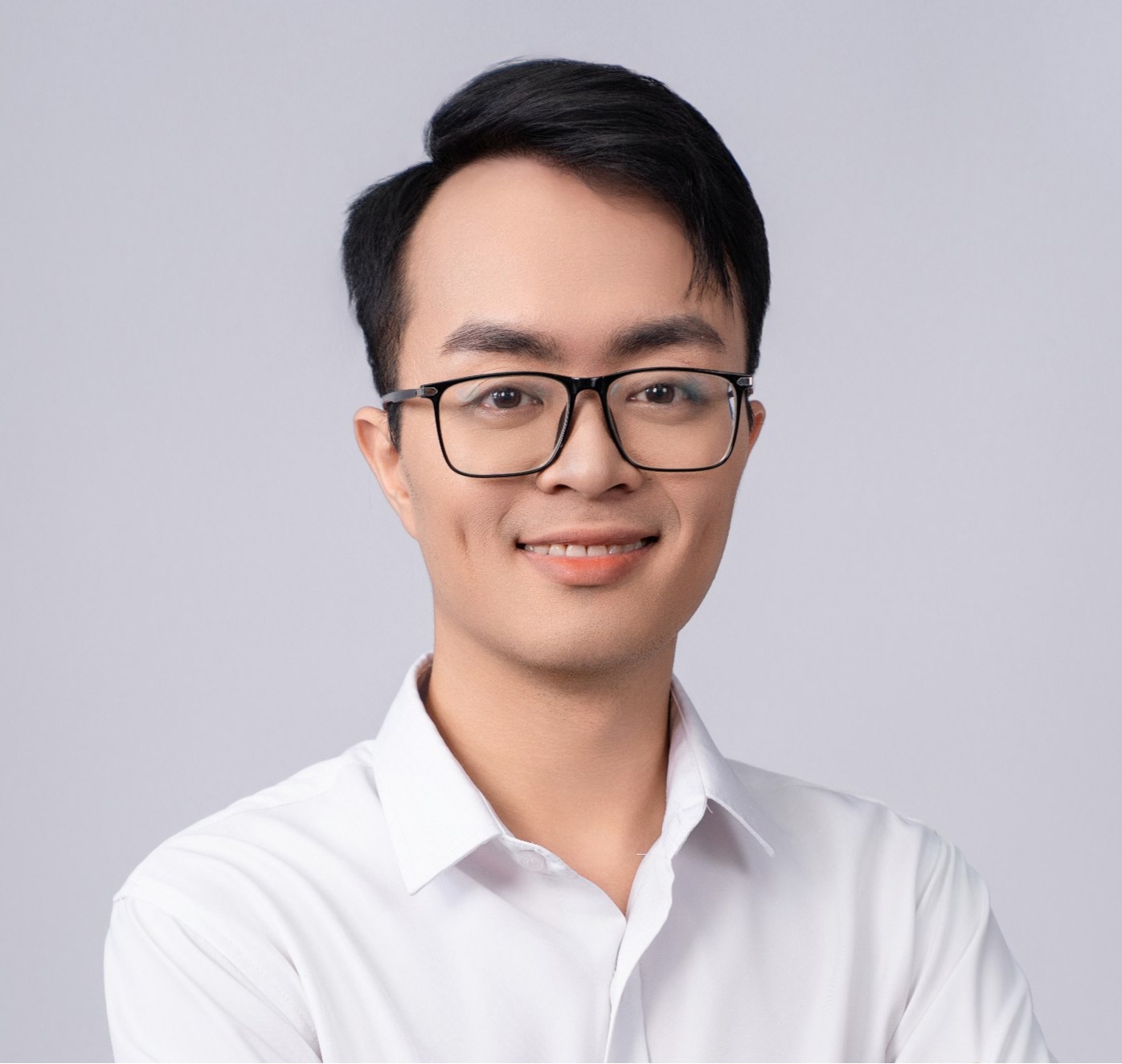 Lê Thanh Sơn - chuyên gia và diễn giả đào tạo ứng dụng AI cho doanh nghiệp